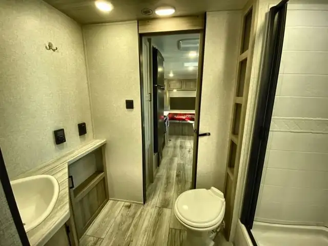 2025 EAST TO WEST Della Terra 250QB in Travel Trailers & Campers in Bedford - Image 38