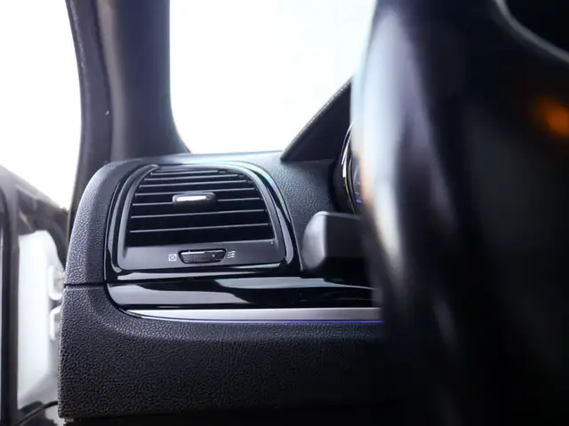 2017 Chrysler 3006045798473780633616
