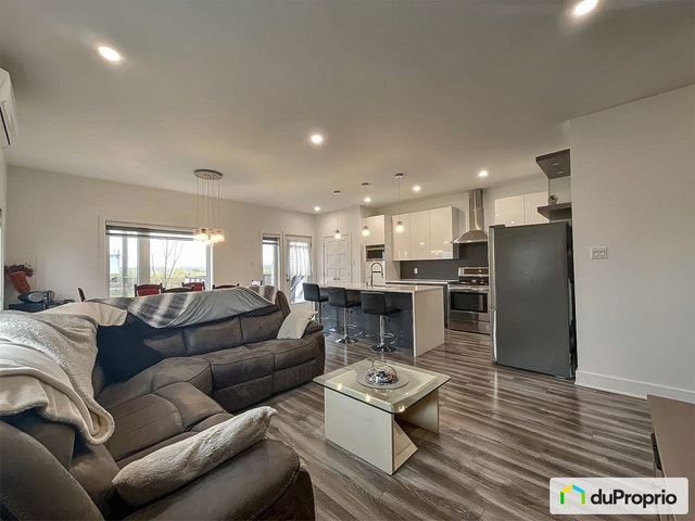 $400,000 - Condominium for sale in St-Rémi — photo 1