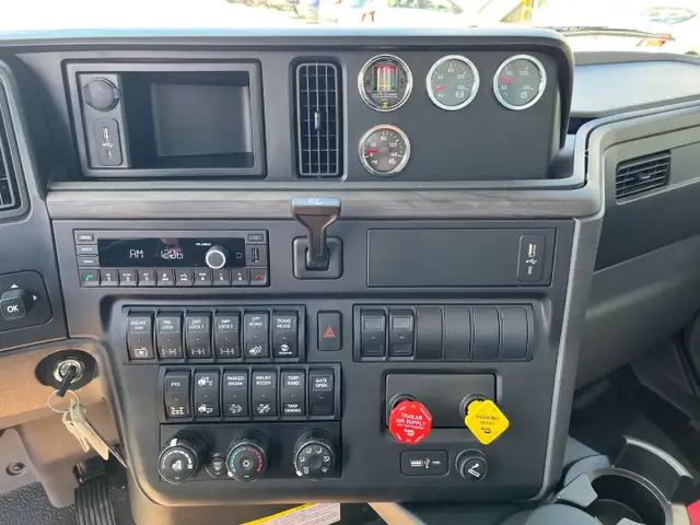 New 2026 International HV gravel truck, Cummins L9 370HP, AUTO!! in Heavy Trucks in Saskatoon - Image 10