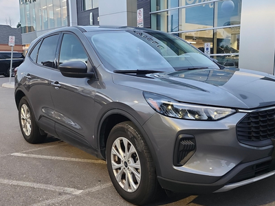 Cold Weather Package, 200A Equipment Group! Unique and classy, this Ford Escape offers everything yo...