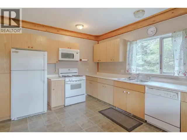 7532 CARIBOO CHALET ROAD Deka Lake / Sulphurous / Hathaway Lakes in Houses for Sale in 100 Mile House - Image 7