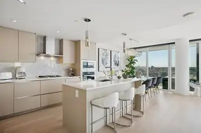 2618-89 Nelson Street Welcome to the Arc! Located at 89 & 87 Nelson Street in Vancouver’s vibrant Ya...