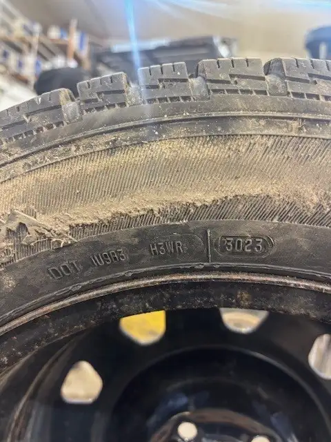 *USED* HERCULES SNOW TIRES ON DODGE DART RIMS- 215/55R16 in Tires & Rims in Grand Bend - Image 4