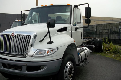 2017 Durastar with Cummins ISB, Allison auto, Air brakes. For more information or to check it out, p...