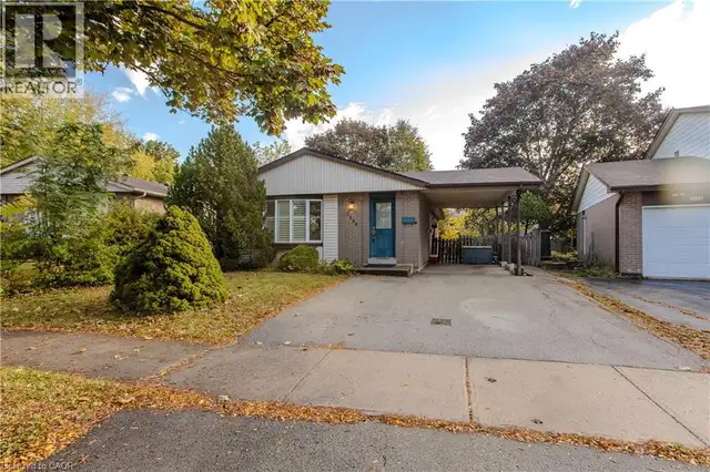 3196 CENTENNIAL Drive Burlington, Ontario in Houses for Sale in Oakville / Halton Region - Image 3