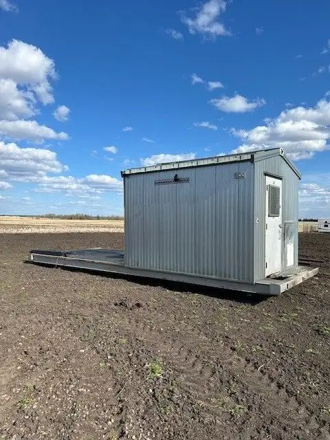1234 MakLoc Skid Shack in Cargo & Utility Trailers in St. Albert - Image 3