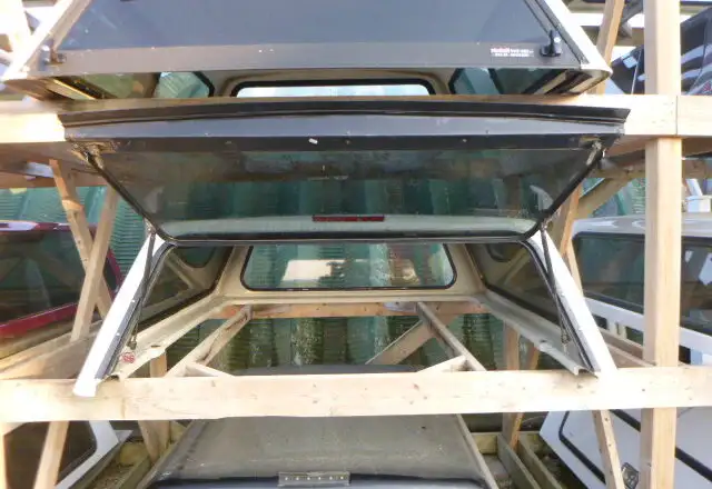 2014 - 2018 GMC Sierra or Chevrolet Silverado 5'8 G1W White Cap in Other Parts & Accessories in Kitchener / Waterloo - Image 7