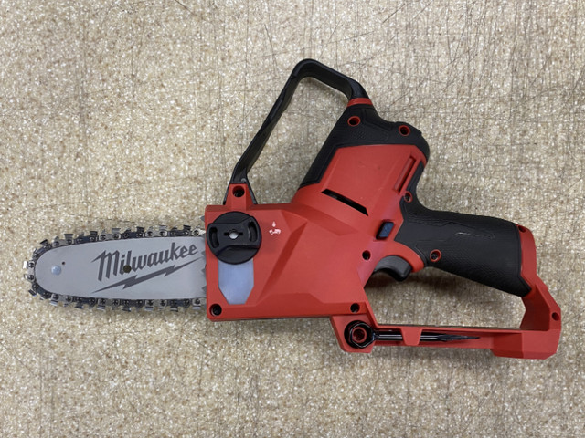 Milwaukee 2527-21 M12 FUEL Brushless 6-inch Pruning Chainsaw in Power Tools in Mississauga / Peel Region - Image 3