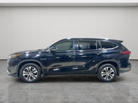 ADAPTIVE CRUISE CONTROL, LED HEADLIGHTS, BLIND SPOT MONITOR, HEATED FRONT SEATS, CROSS-TRAFFIC ALERT... (image 3)