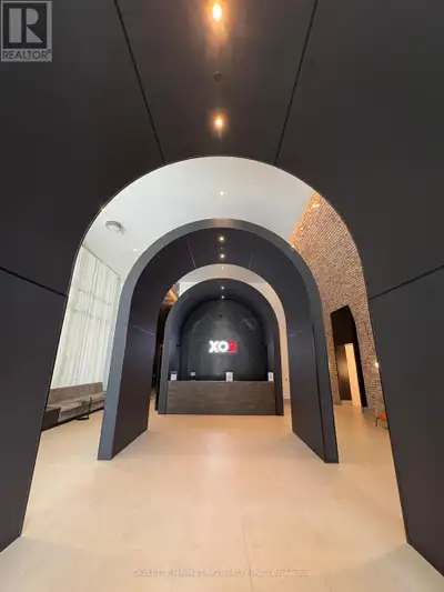 906 RM1 - 285 DUFFERIN STREET Toronto (South Parkdale), Ontario