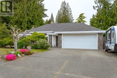 Charming Coastal Home with a Prime Location a few minutes walk from a spectacular beach. Nestled in...
