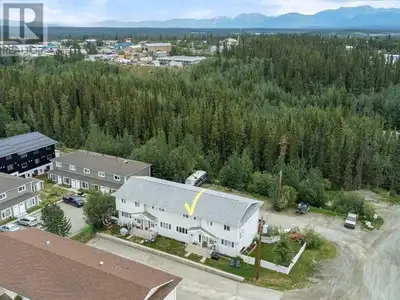 Click the VIDEO and take a TOUR today! Gorgeous 1,270 sqft townhome, with attached garage, 2 bedroom...