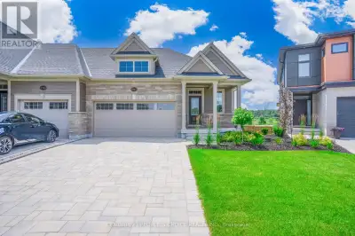 *EXCEPTIONAL 2023 RINALDI BUILT END UNIT TOWNHOME!**Stunning **1,462 sq.ft. freehold bungalow townho...