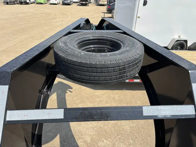 2026 PJ Trailers 32' Gooseneck Low-Pro Flatdeck with Duals 30K  in Cargo & Utility Trailers in Saskatoon - Image 10