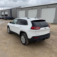 JUST ARRIVED!!! BC VEHICLE!! SELECT-TERRAIN 4WD!! HEATED SEATS/ STEERING WHEEL!! 2018 Jeep Cherokee... (image 4)