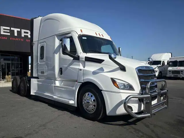 2026 Freightliner Cascadia ParkSmart Unit, Safety Certified, Cal in Heavy Trucks in Hamilton - Image 5