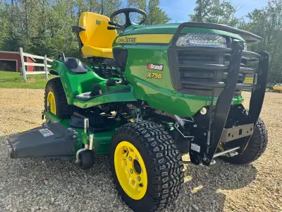 John Deere X758 2023 with ONLY 100HRS with 60" mower deck, View more