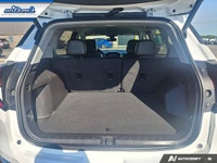 Come see this certified 2024 GMC Terrain SLT AWD | Leather | Heated Seats + Steering | Power Liftgat... (image 9)