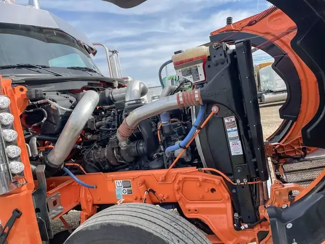 2025 PETERBILT 589 in Heavy Trucks in Saskatoon - Image 9