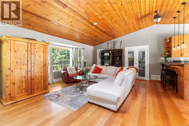 777 Salsbury Rd Courtenay, British Columbia in Houses for Sale in Comox / Courtenay / Cumberland - Image 6