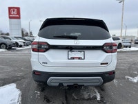 Platinum White Pearl 2023 Honda Pilot TrailSport, with just 52,295 kilometers, redefines family adve... (image 5)