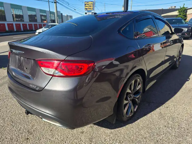 2015 Chrysler 200605936800770959366