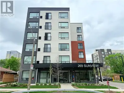 This modern & spacious 1 Bed + den, 2 full baths condo with in-suite laundry offers all the convenie...