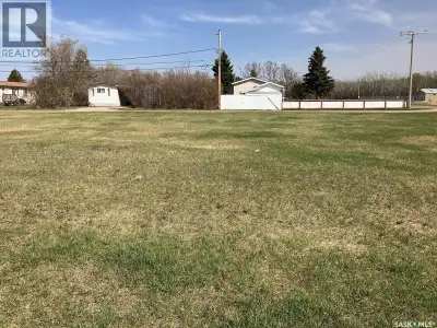 Vacant lot for sale in a great town of Nipawin, SK! Zone R5 – (Residential District – mobile homes)....