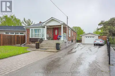 Welcome to 52 Princeway Drive in the sought after community of Wexford! Stunning Curb Appeal With Ve...