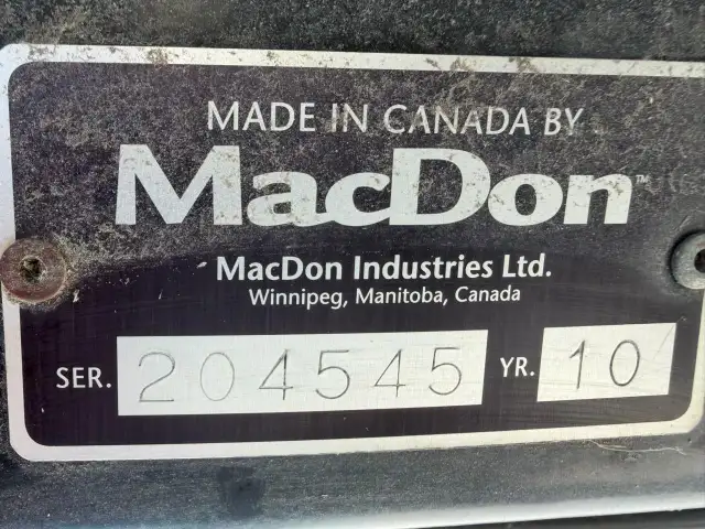 2010 MAC DON FD70 in Farming Equipment in Brandon - Image 4