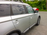 [110,459km 7 Passenger / AC / Tilt & Telescopic Steering / Power Windows-Mirrors-Locks-Keyless Entry... (image 8)