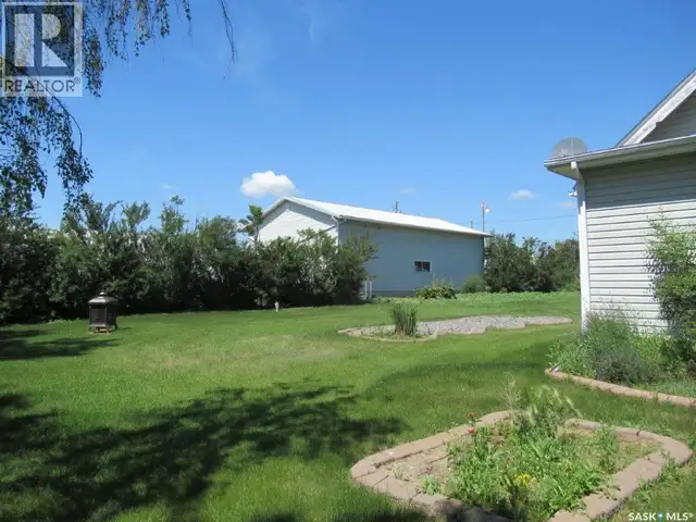 207 2nd AVENUE W Smiley, Saskatchewan in Houses for Sale in Saskatoon - Image 9