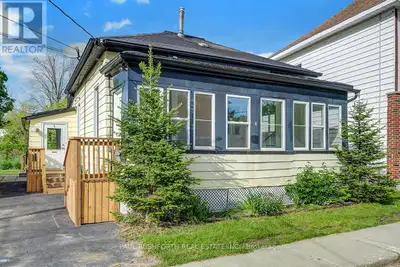 1 WINNIFRED STREET S Smiths Falls, Ontario