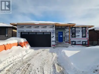Built by Klemencic Homes, the Hemlock is a 1,355 sq ft bungalow thoughtfully designed for comfortabl...