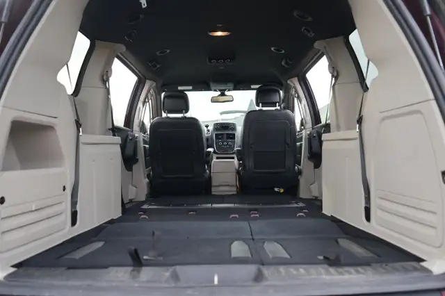 2018 Dodge Grand Caravan SXT Premium Plus WITH STOW & GO in Cars & Trucks in Red Deer - Image 21