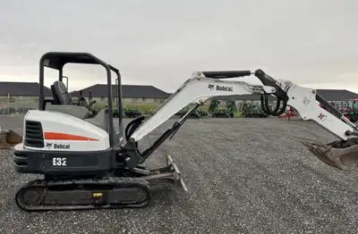 Extended boom, hyd coupler, 18in. bucket New/Used : Used Condition : Good Hours : 3119 hrs Fuel Type...