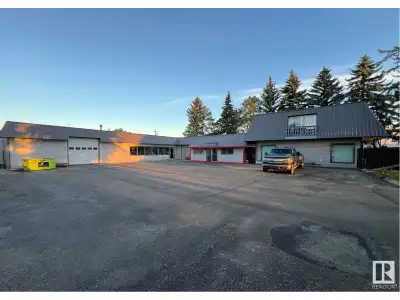 Retail Opportunity! 1,250SF of high exposure retail space in Spruce Grove. located along Golden Spik...