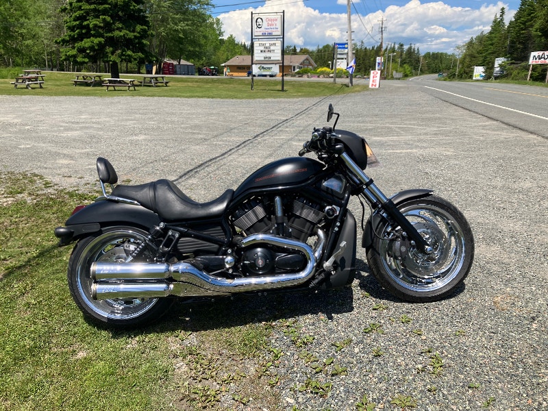 2008 Harley Davidson V Rod 18000Ks has after market Custom wheel