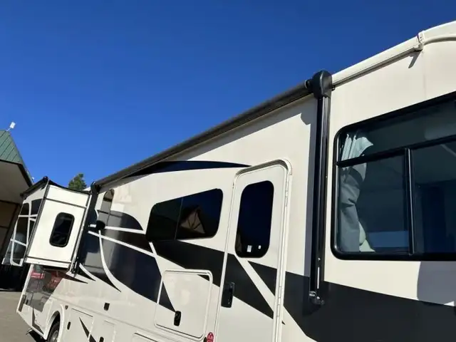2022 Coachmen RV Mirada 35ESF in RVs & Motorhomes in Red Deer - Image 25