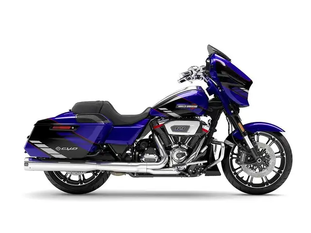 2025 Harley-Davidson CVO Street Glide FLHXSE in Sport Touring in City of Montréal - Image 2