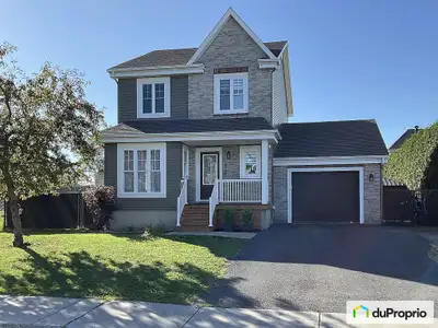 Superbe demeure n'ayant eu qu'un seul propriétaire occupant depuis sa construction. Toujours entrete...