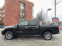WOW!! CLEAN TITAN SV! CREW CAB 4X4! NO ISSUES NO RUST! BRING YOUR TRADE! ... Other Equipment Auto-Di... (image 1)