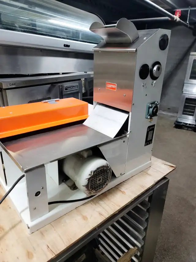 Pizza Dough Sheeter Laminoir a Pates Acme Doyon Universe in Industrial Kitchen Supplies in City of Toronto - Image 5