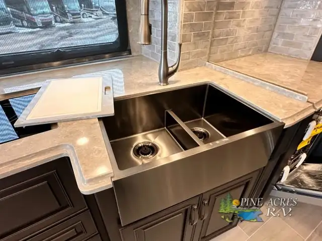 2025 Newmar Dutch Star 4325 Diesel Pusher in RVs & Motorhomes in Moncton - Image 42