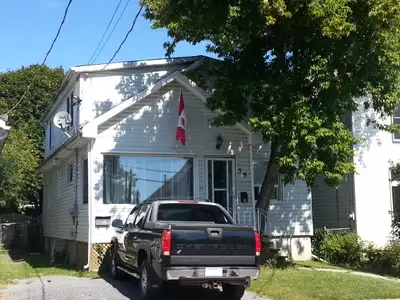 Address: 59 Thomas Street, Unit 2, Kingston Rent: $1,450/month (plus electricity and water/sewer, av...