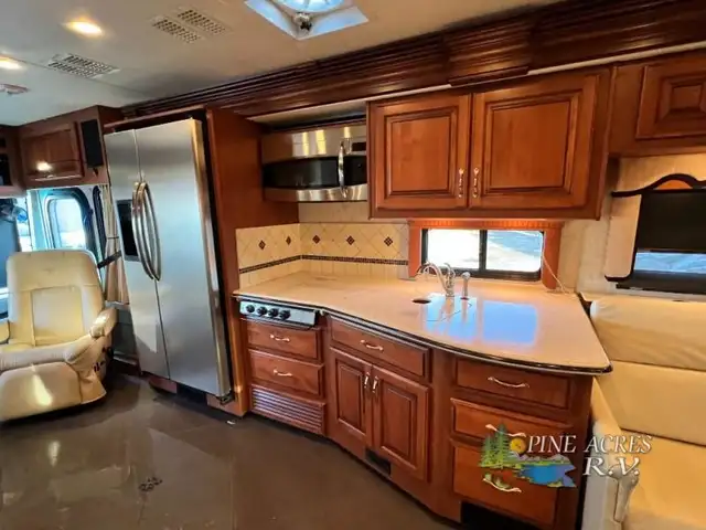 2013 Fleetwood RV Discovery 40X Diesel 057,684 Miles in RVs & Motorhomes in Moncton - Image 26