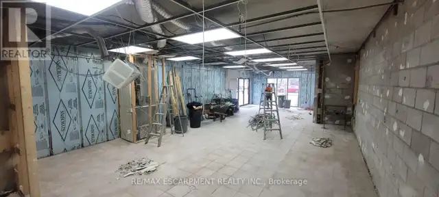 OFFICE #1 - 120 PARKDALE AVENUE N Hamilton (Normanhurst), Ontari in Commercial & Office Space for Rent in Oakville / Halton Region - Image 6