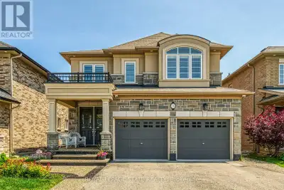 Step into style and sophistication. This stunning 4 bedrooms, 3.5 bathrooms move-in-ready home nestl...