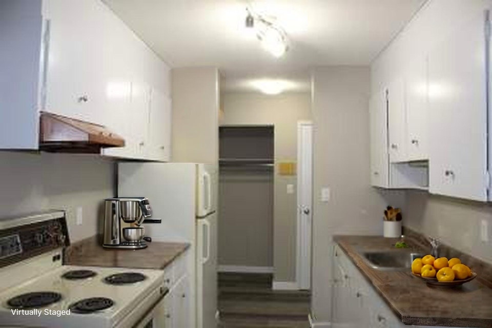 Westview, 33 Street West Apartment For Rent 3